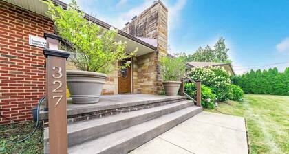 327 · Fairlawn 327 | Spacious • 2F & 4H Bathrooms