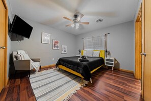 6 bedrooms, iron/ironing board