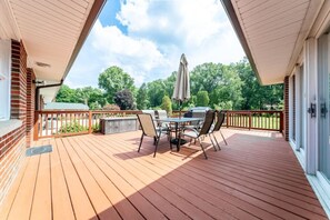 Outdoor dining - Fairlawn 327 | 6 BR • 2F & 4H Bathrooms (Fairlawn)