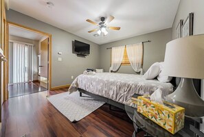 6 bedrooms, iron/ironing board