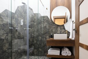 Shower, towels, soap, shampoo - Prixma Hotel (San Andrés)