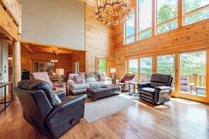 Una Smart TV, una chimenea