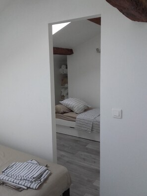 2 bedrooms, iron/ironing board, free WiFi, bed sheets - Bienvenus à Belle de Mai - Appartement Bleu (Marseille)