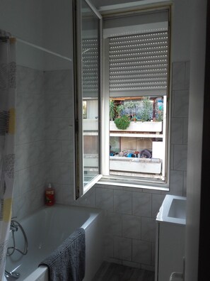 Handtücher, Seife, Toilettenpapier