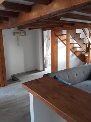 TV - Bienvenus à Belle de Mai - Appartement Bleu (Marseille)