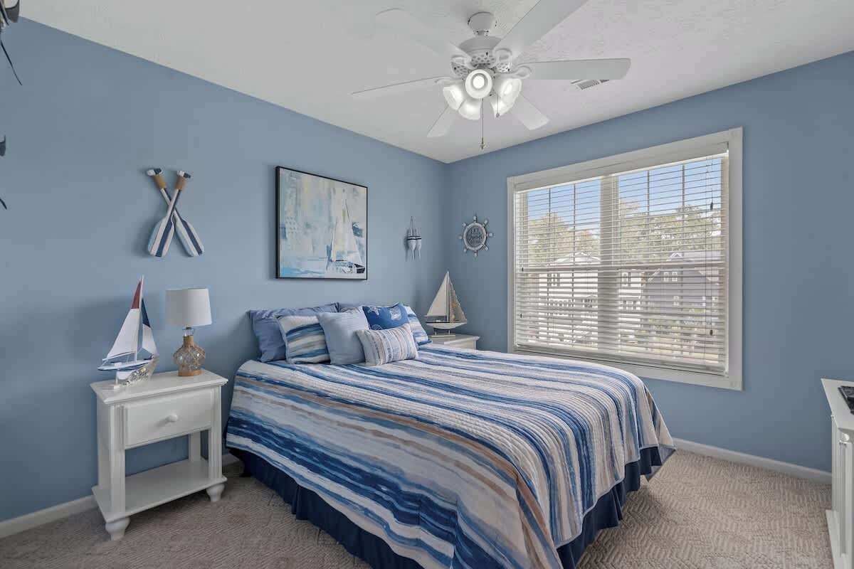 4 bedrooms, iron/ironing board, WiFi, bed sheets