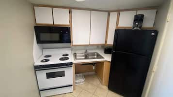 Cookware/dishes/utensils