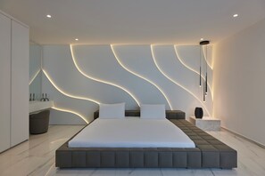 6 bedrooms, in-room safe, desk, iron/ironing board