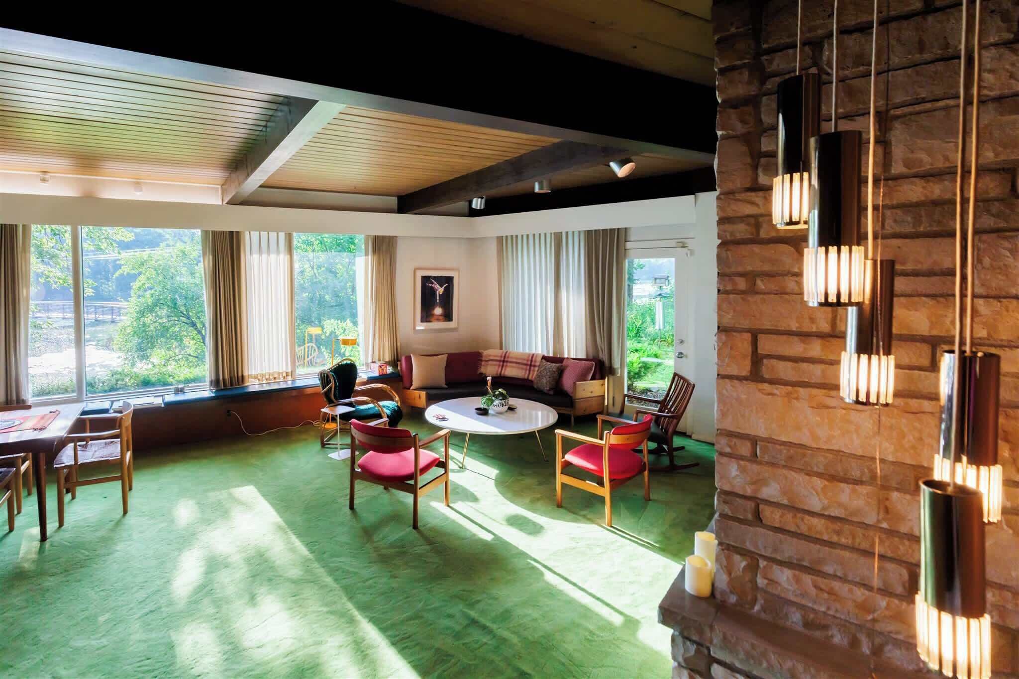 Fernseher, Bücher, Stereoanlage, Arbeitsbereiche