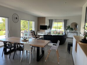 Smart TV, books, music library, stereo