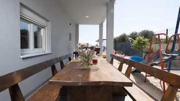 Villa (Four Bedroom Villa with Swimming Pool) | Dining room
