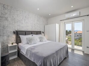 Villa (Four Bedroom Villa with Swimming Pool) | 4 dormitorios, cunas (de pago), wifi gratis