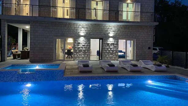 别墅 (Four Bedroom Villa with Swimming Pool) | 外观