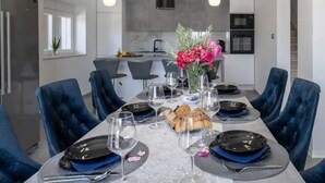 别墅 (Four Bedroom Villa with Swimming Pool) | 餐厅