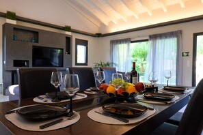 4 bedrooms, Internet - Villa Black White Dassia (Corfu)