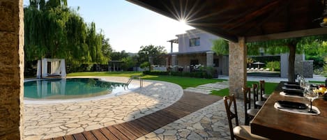 Villa, Accessible | 4 bedrooms, Internet