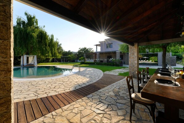 4 bedrooms, Internet - Villa Black White Dassia (Corfu)