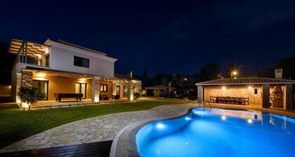 Villa Black White Dassia