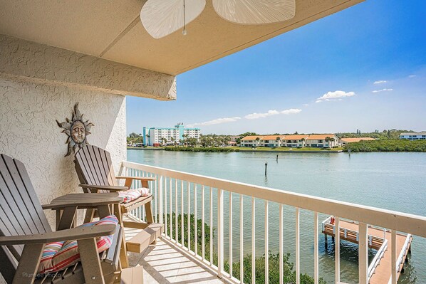 Property grounds - Intracoastal-Corner-Pool-Steps to Beach (Indian Shores)