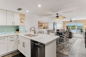 Dining - Intracoastal-Corner-Pool-Steps to Beach (Indian Shores)