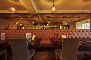 Serves lunch and dinner - Wilding Hotel (Kirkby Stephen)