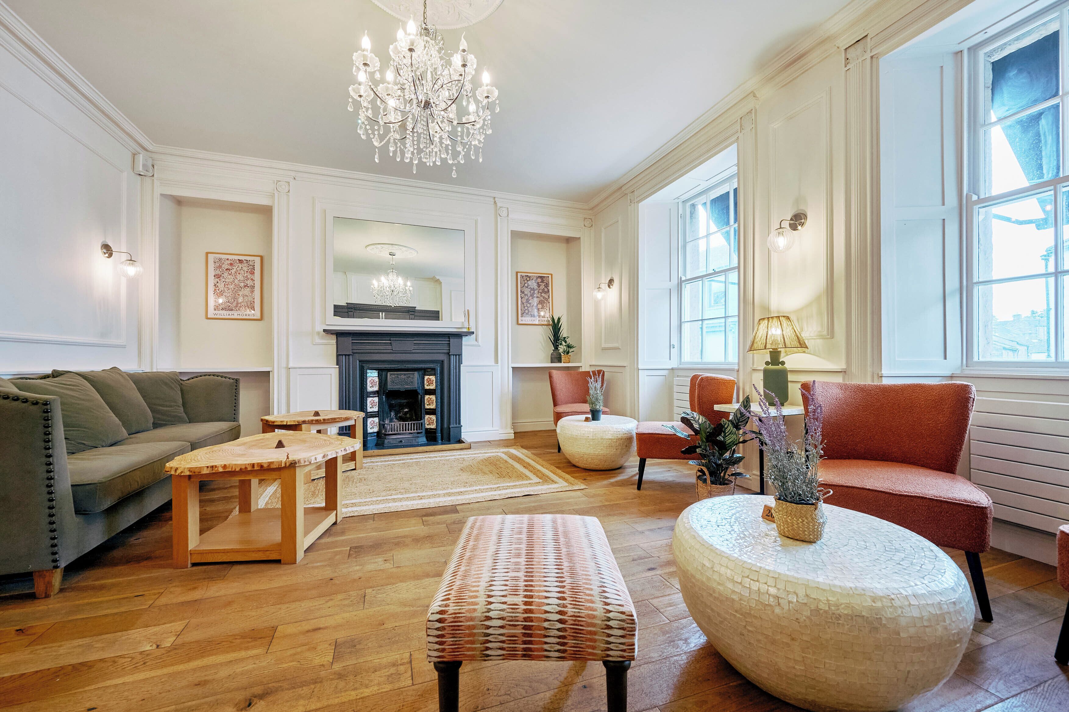 Serves lunch and dinner