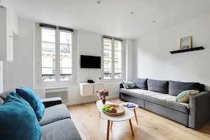 Comfort Apartment | Living area | TV