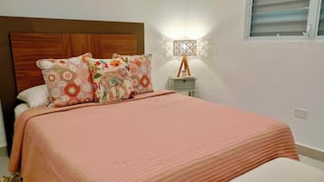 3 bedrooms, in-room safe, iron/ironing board, travel cot