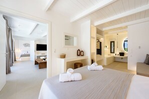 2 bedrooms, in-room safe, desk, iron/ironing board - Noble Pearl Villas with Pool View & 7000 sq.m Beautiful Garden - Villa 2 (Cyclades)