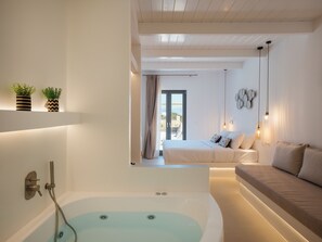 2 bedrooms, in-room safe, desk, iron/ironing board - Noble Pearl Villas with Pool View & 7000 sq.m Beautiful Garden - Villa 2 (Cyclades)