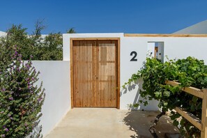 Exterior detail - Noble Pearl Villas with Pool View & 7000 sq.m Beautiful Garden - Villa 2 (Cyclades)