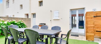 350m from the beach- House for 8- Large terrace