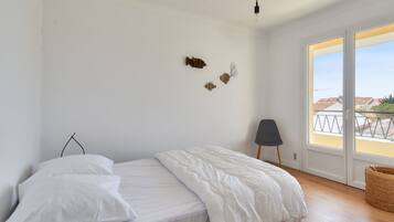 3 bedrooms, iron/ironing board