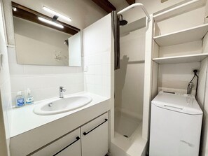 Dusche, Haartrockner, Toilettenpapier