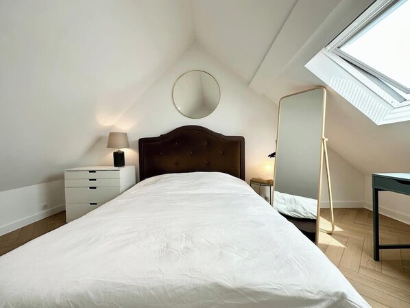 1 dormitorio, tabla de planchar con plancha, wifi