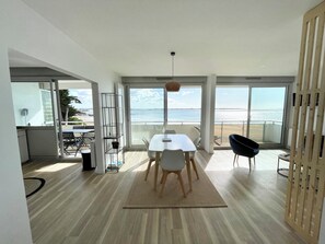Dining - Lovely T1 d architecte de standing Vue mer 360 (Larmor-Plage)