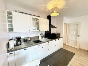 Kühlschrank, Ofen, Herdplatte, Geschirrspüler