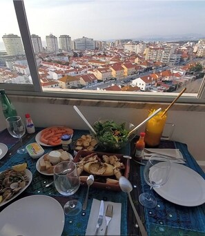 Apartment | Dining - Impeccable 2-bed Apartment in Costa da Caparica (Almada)