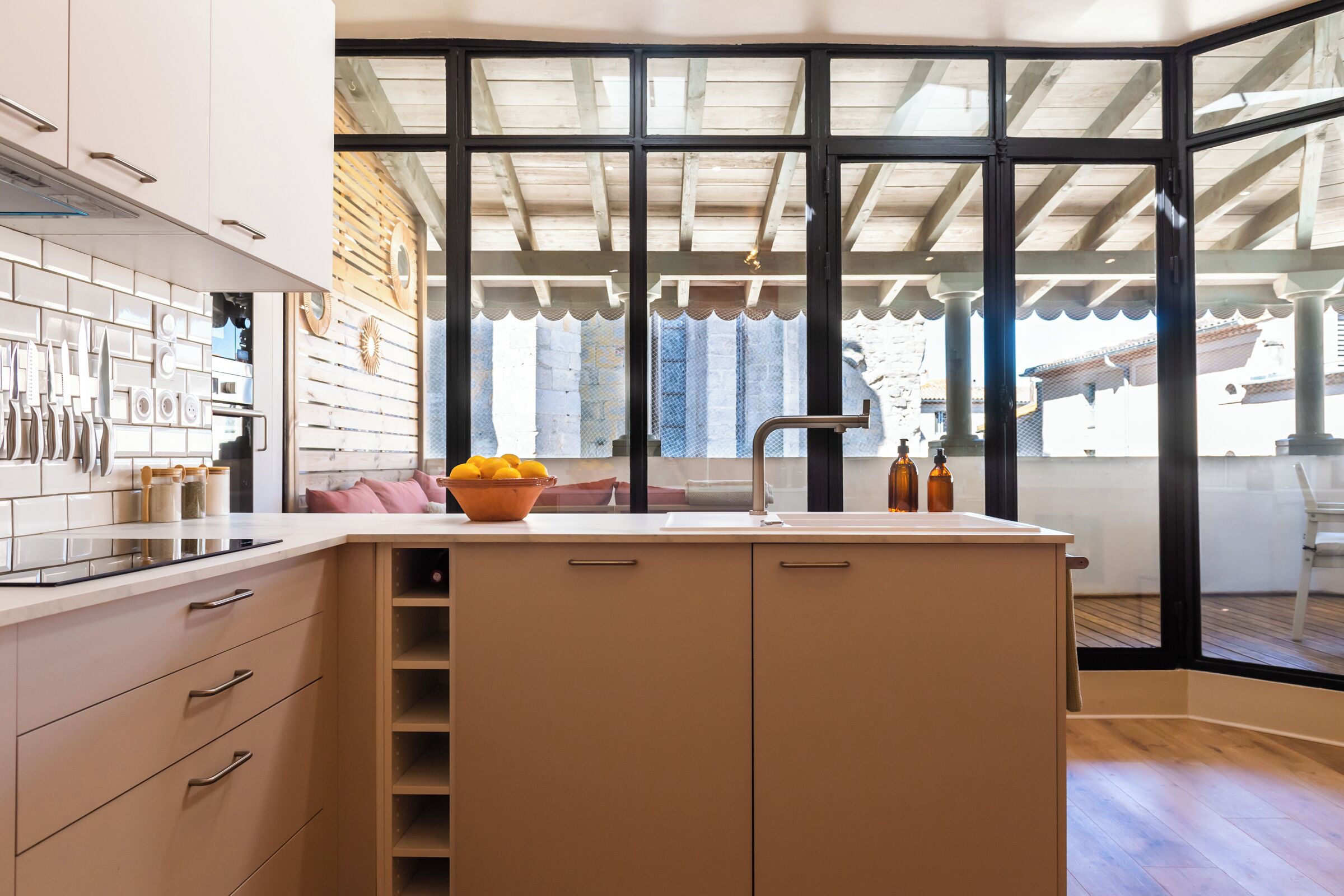 冰箱、微波炉、烤箱、炉灶