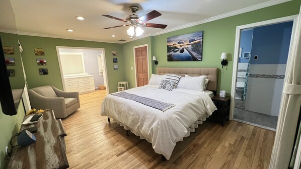 4 bedrooms, desk, iron/ironing board, travel crib