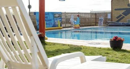 Inviting 2-bed Holiday Home Located in Whitstable
