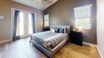 4 bedrooms, iron/ironing board, internet, bed sheets