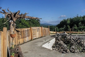Property grounds - Magic Forest Farm's Mountain View Suite (Coeymans Hollow)