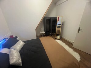 3 bedrooms, iron/ironing board, free WiFi, bed sheets