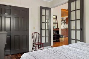 2 bedrooms, desk, iron/ironing board, travel cot