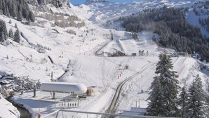 A snow-covered mountain with a ski lift and a building labeled "Télésiège des Grands Vaux". - Ski-in/ski-out & foot of the slopes, swimming pool, sauna, balcony, tv, ski locker, 45m², Flaine (Flaine)
