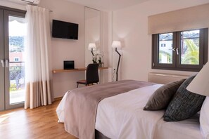 3 slaapkamers, een kluis op de kamer, een bureau