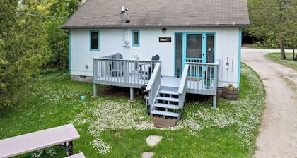 Chalet Cabin: Sunset Shores Kangaroo Lakefront