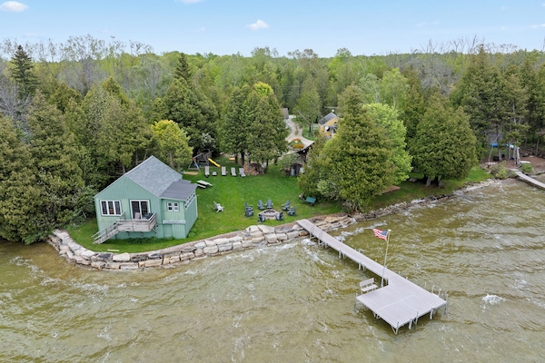 Water's Edge- Shared dock and property with other cabins!