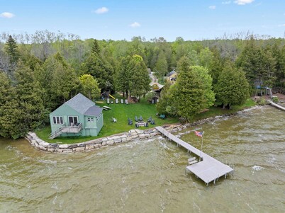 Water's Edge Cottage: Kangaroo Lake Retreat